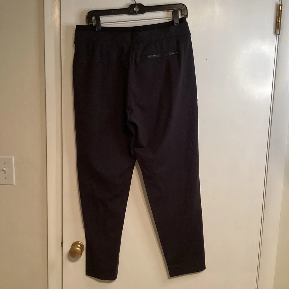 Athleta Women’s Venice Pintuck Black Pants sz medium - Picture 3 of 4